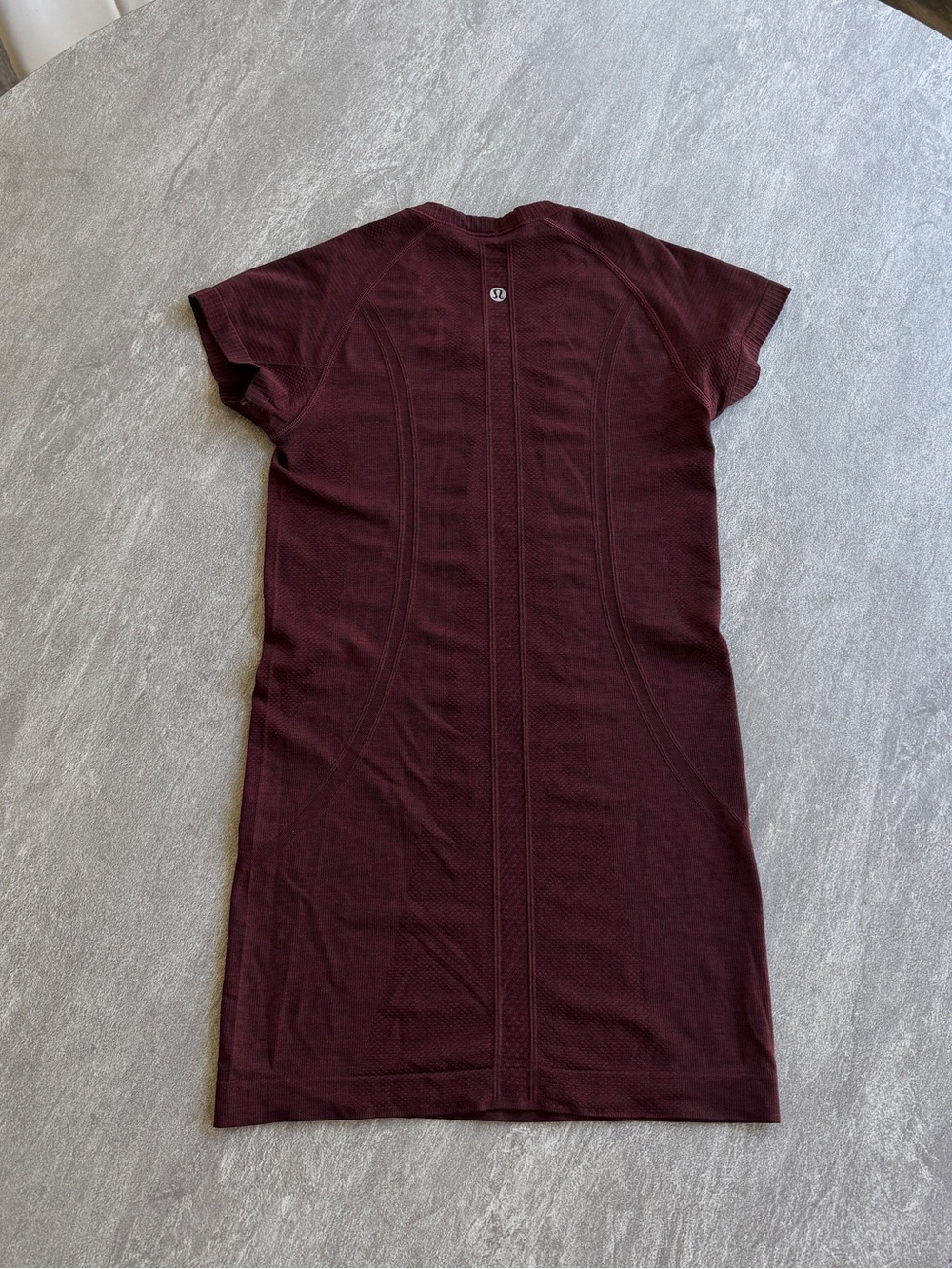 Lululemon burgundy short sleeve Swiftly Tech shirt sz 4